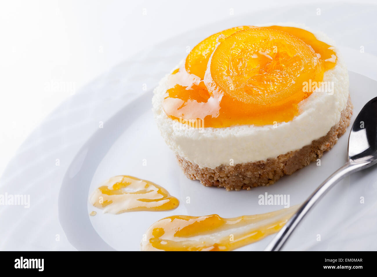 Close up d'un cheesecake à la vanille et d'orange Banque D'Images