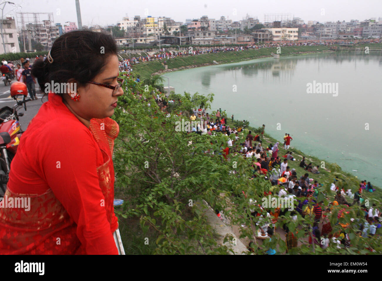 Dhaka, Bangladesh. 14 avril, 2015. Peuples autochtones se sont réunis à Hatirjil pour célébration de la nouvelle année ou Bengali "Pohela Boishakh" à Dhaka le 14 avril 2015. Le calendrier ou Bengali Bengali calendrier est un calendrier solaire et l'année commence le Pohela Boishakh, qui tombe le 14 avril au Bangladesh. Mamunur Rashid/crédit : Alamy Live News Banque D'Images