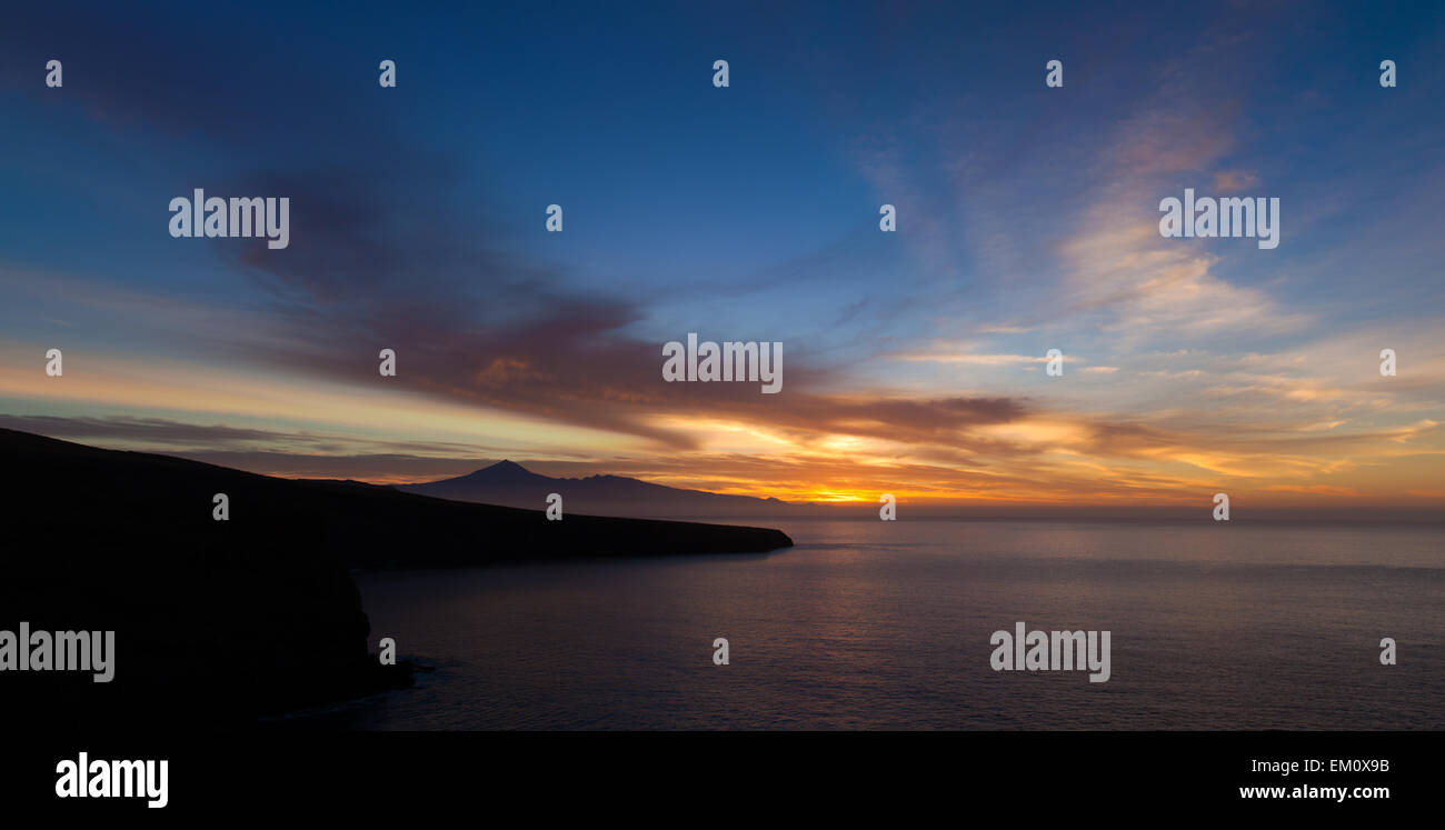 Lever de soleil spectaculaire sur le Teide sur Tenerife, comme vu de La Gomera Banque D'Images