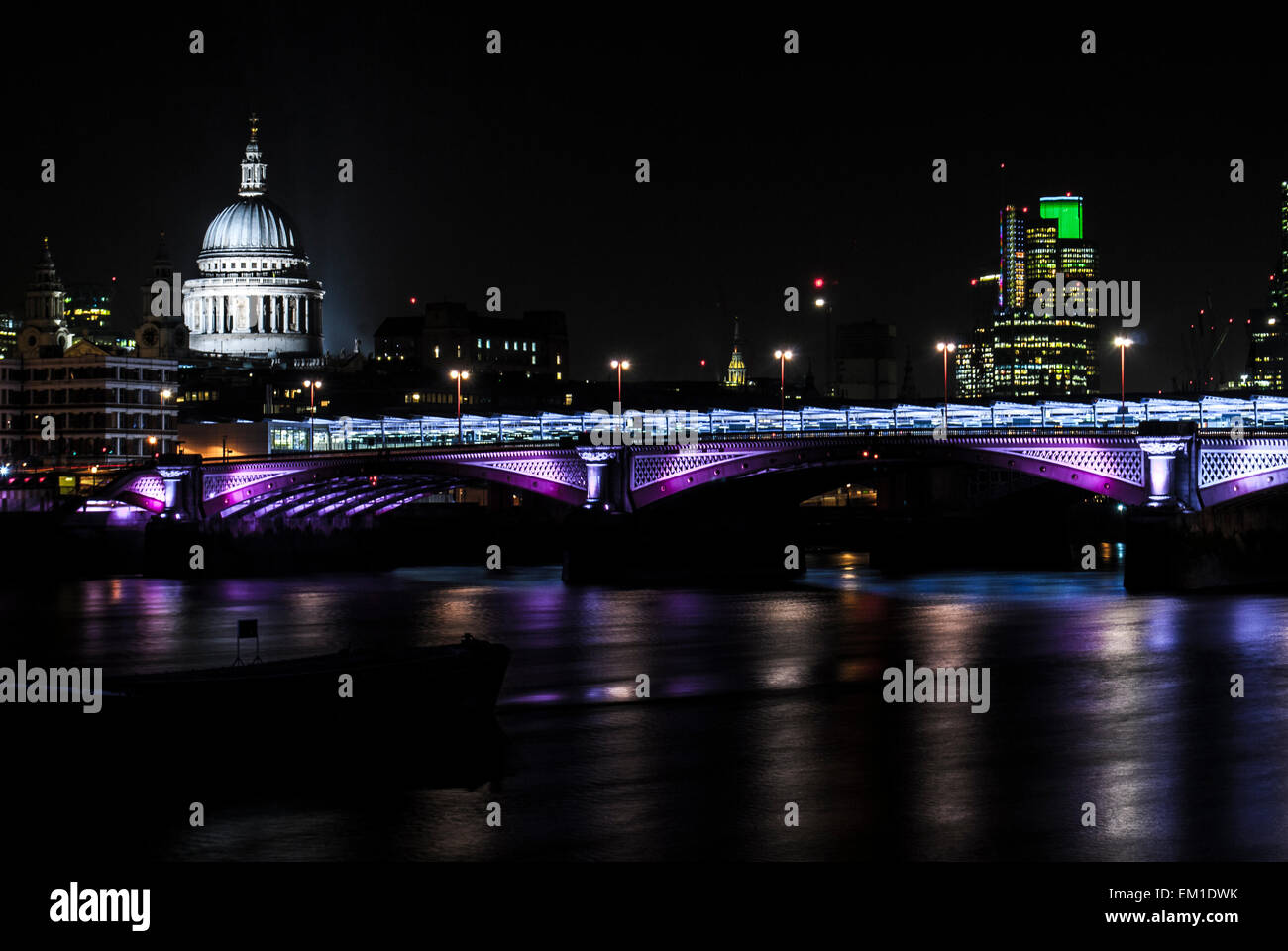 La nuit photo de Saint Pauls Calthedral et Blackfriars Bridge Banque D'Images