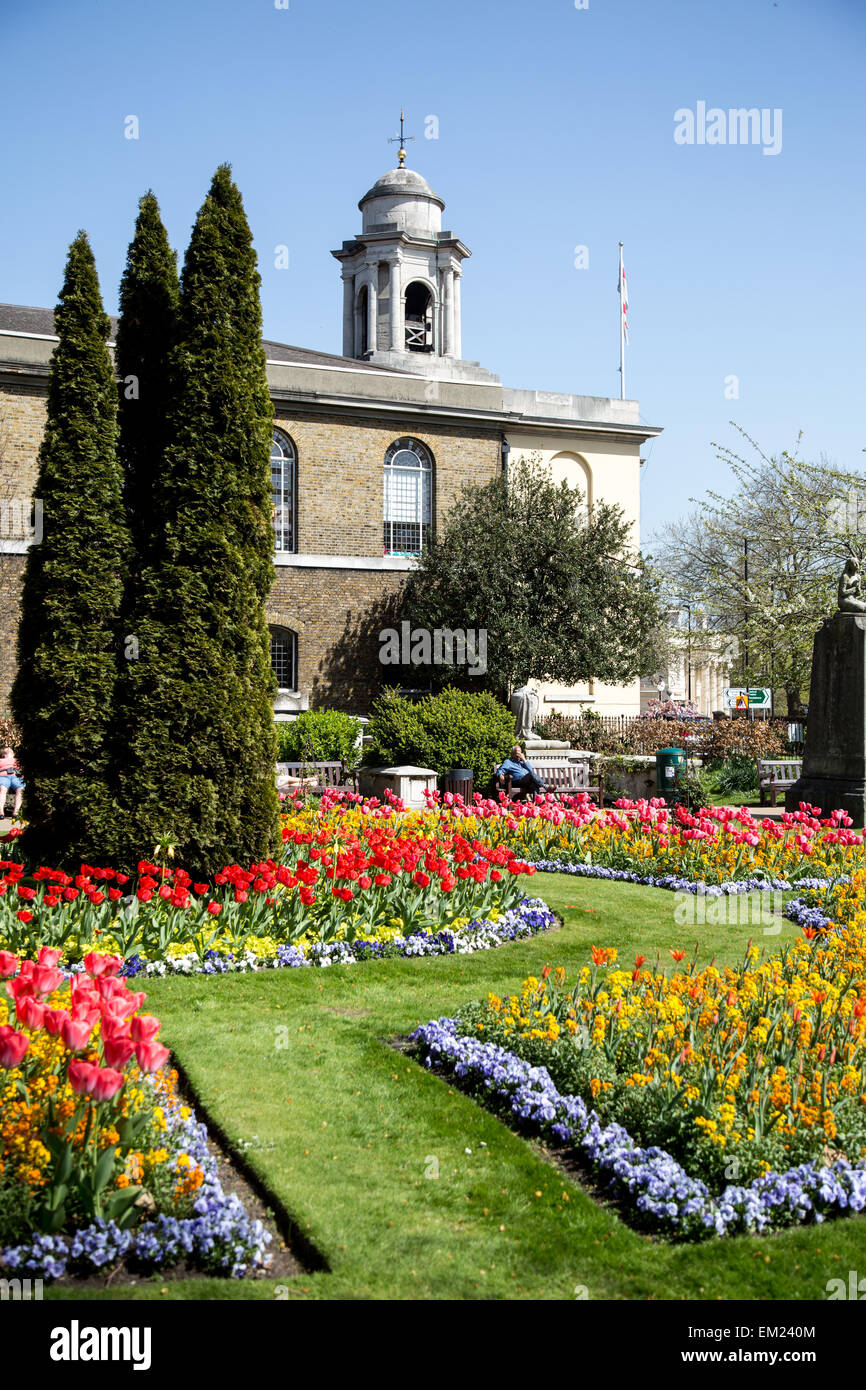 Fleurs de Printemps à St Johns Wood Church Gardens London UK Banque D'Images