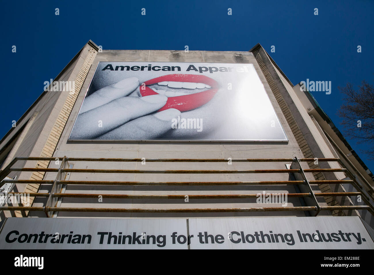 Une vue extérieure d'un vêtement American Apparel store à Silver Spring, Maryland. Banque D'Images