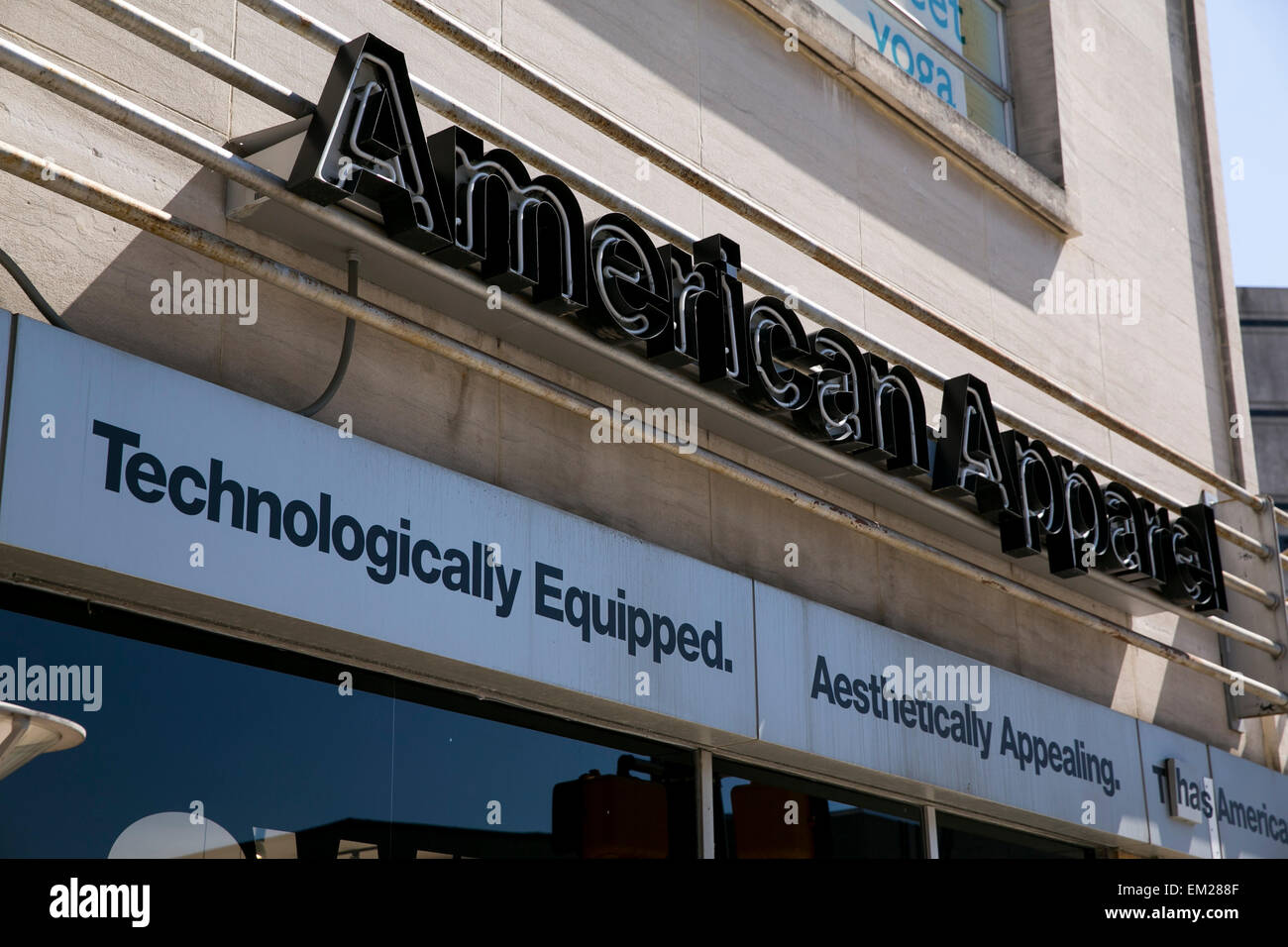 Une vue extérieure d'un vêtement American Apparel store à Silver Spring, Maryland. Banque D'Images