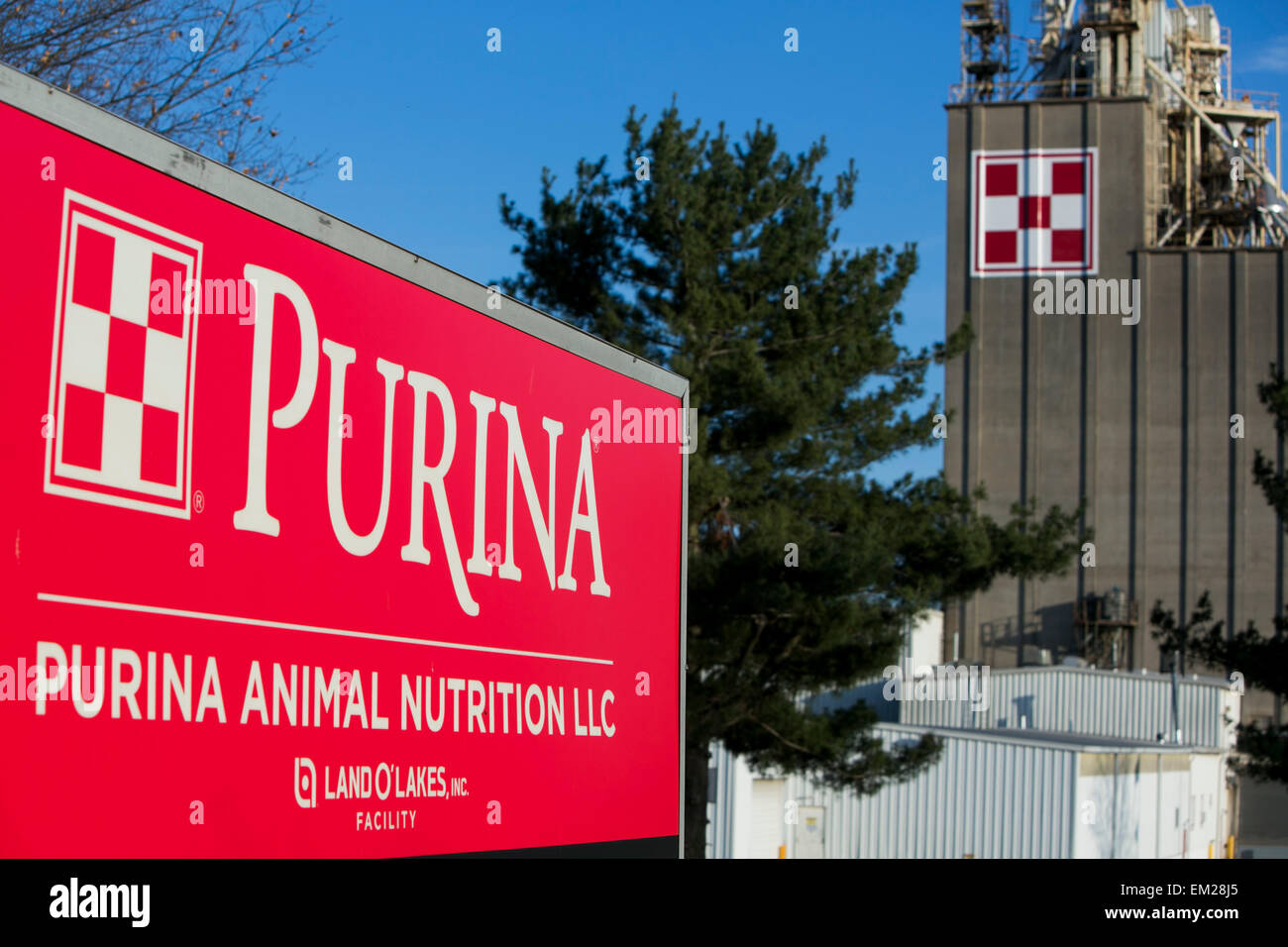 Un logo affiche à l'extérieur d'un établissement occupé par l'alimentation des animaux Purina LLC, une filiale de Land O'Lakes, Inc., à Lancaster, Pen Banque D'Images