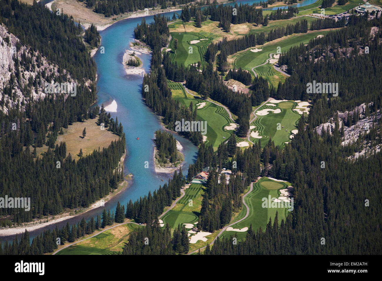 High Angle de Banff Springs Golf Course le long de la rivière Bow ; Banff Alberta Canada Banque D'Images
