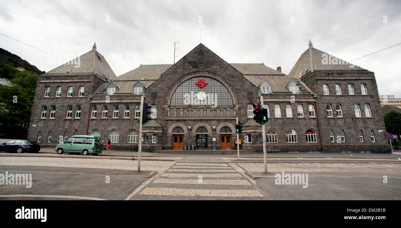 Train dans la gare de bergen Banque de photographies et d’images à