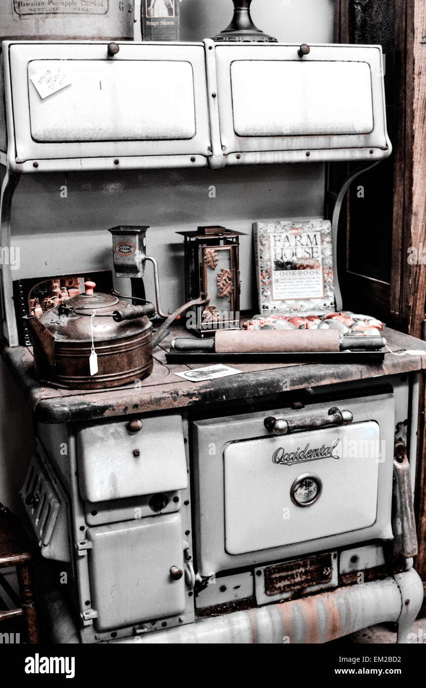 Cuisinière vintage Banque de photographies et d'images à haute résolution -  Alamy
