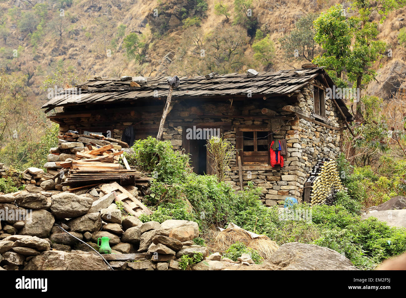 Maison en pierre dans les montagnes de l'Himalaya. Région de l'Everest, Népal, Himalaya. Banque D'Images