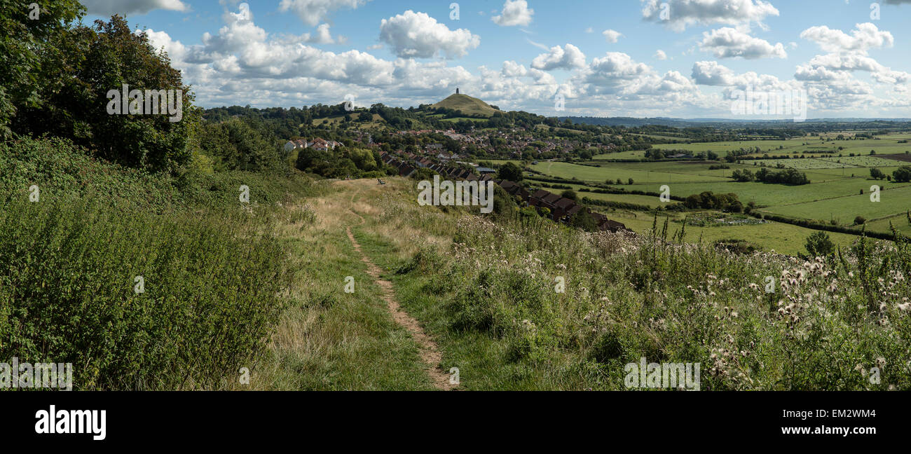 Vue paysage de Tor de Glastonbury sur journée d'été Banque D'Images