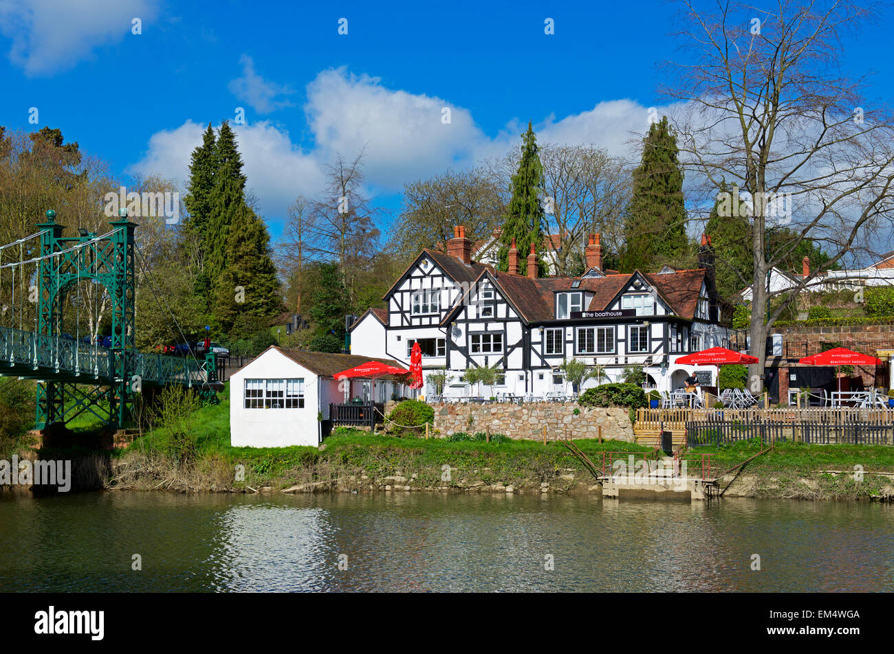 Le Boathouse Pub, donnant sur la rivière Severn, Shrewsbury, Shropshire, England UK Banque D'Images