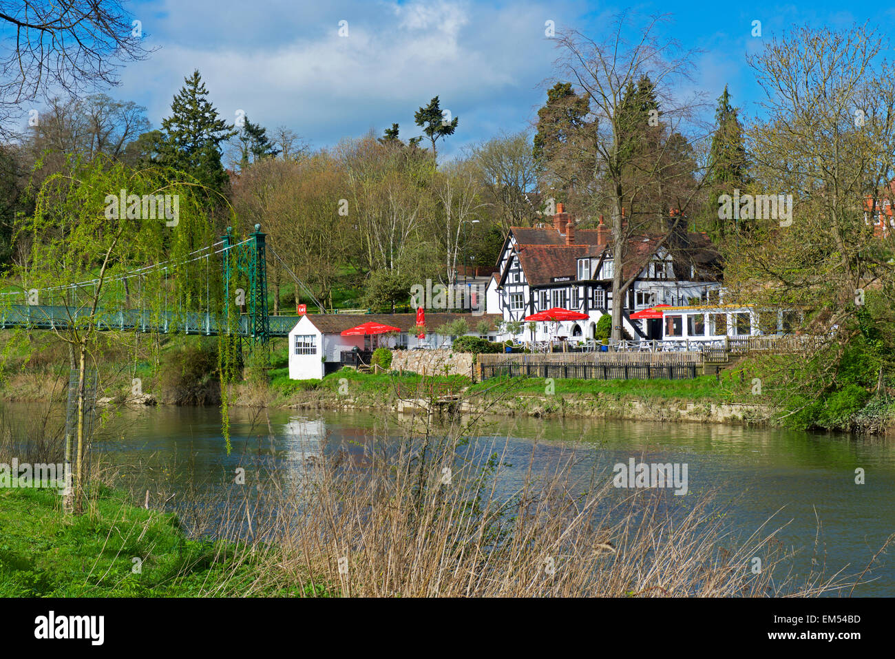 Le Boathouse Pub, donnant sur la rivière Severn, Shrewsbury, Shropshire, England UK Banque D'Images