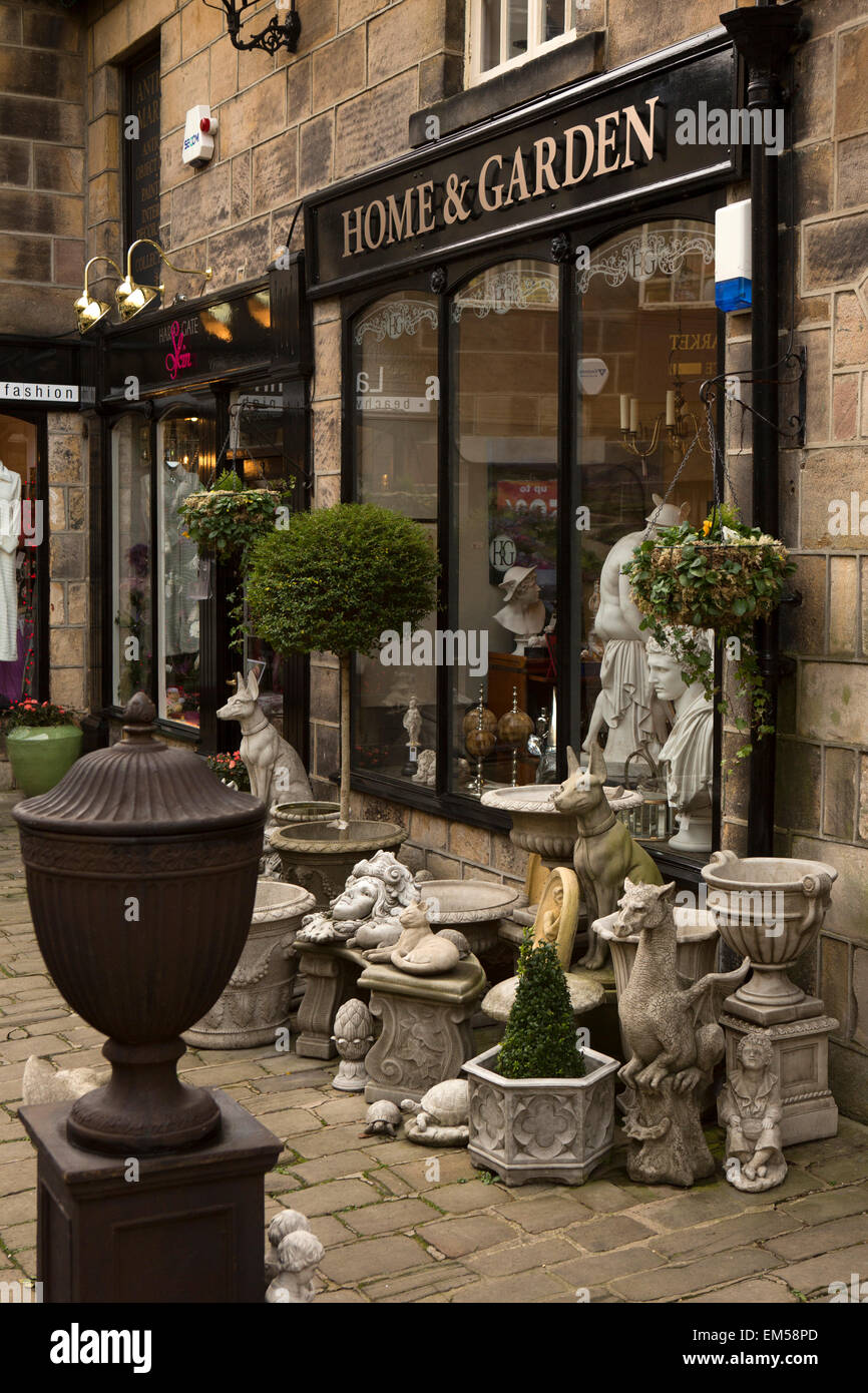 Royaume-uni, Angleterre, dans le Yorkshire, Harrogate, Montpellier, rue jardin ornements à l'extérieur de la Maison et Jardin boutique Banque D'Images