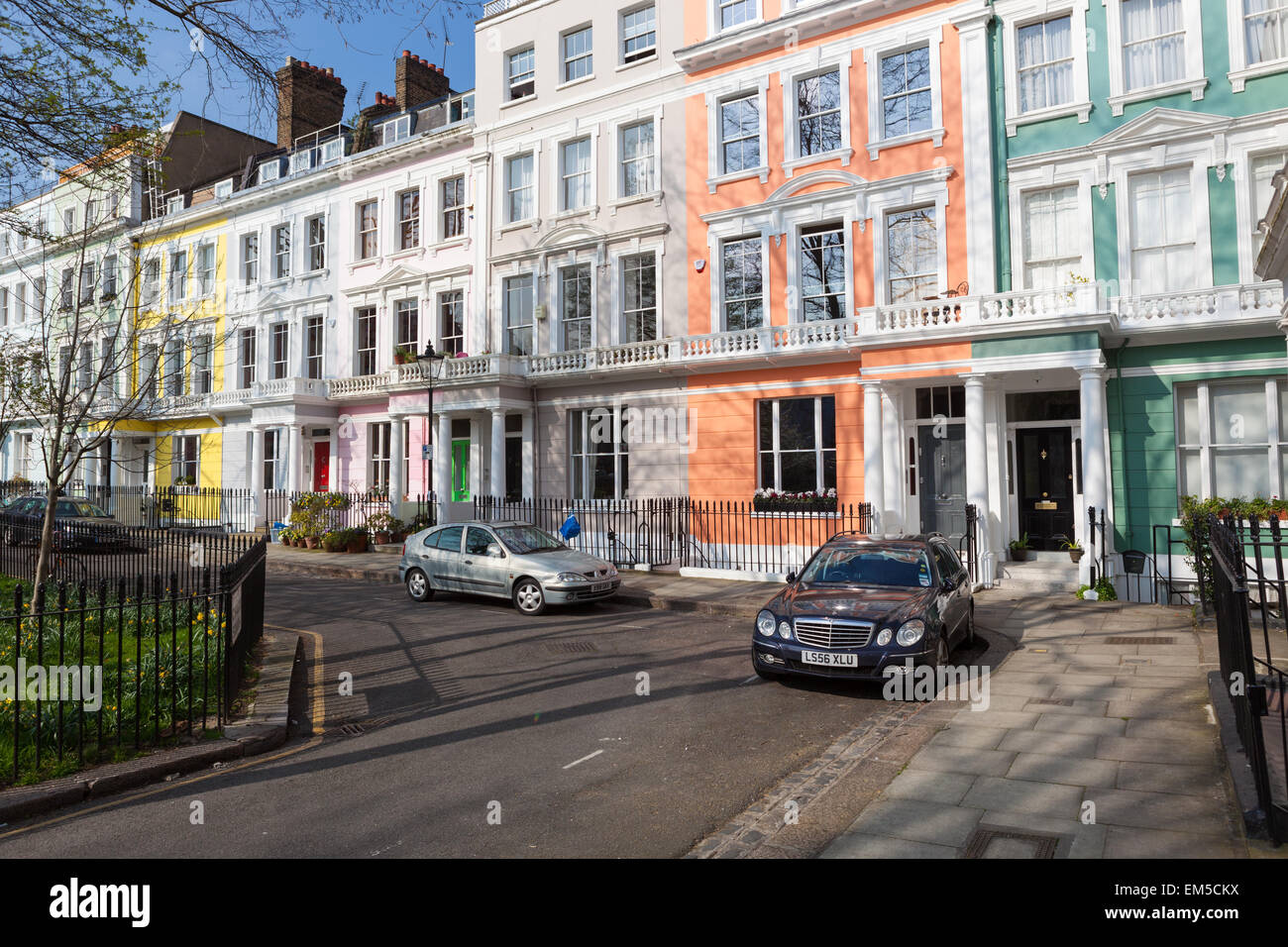 Maisons élégantes dans Chalcot Square, Primrose Hill, Londres Banque D'Images