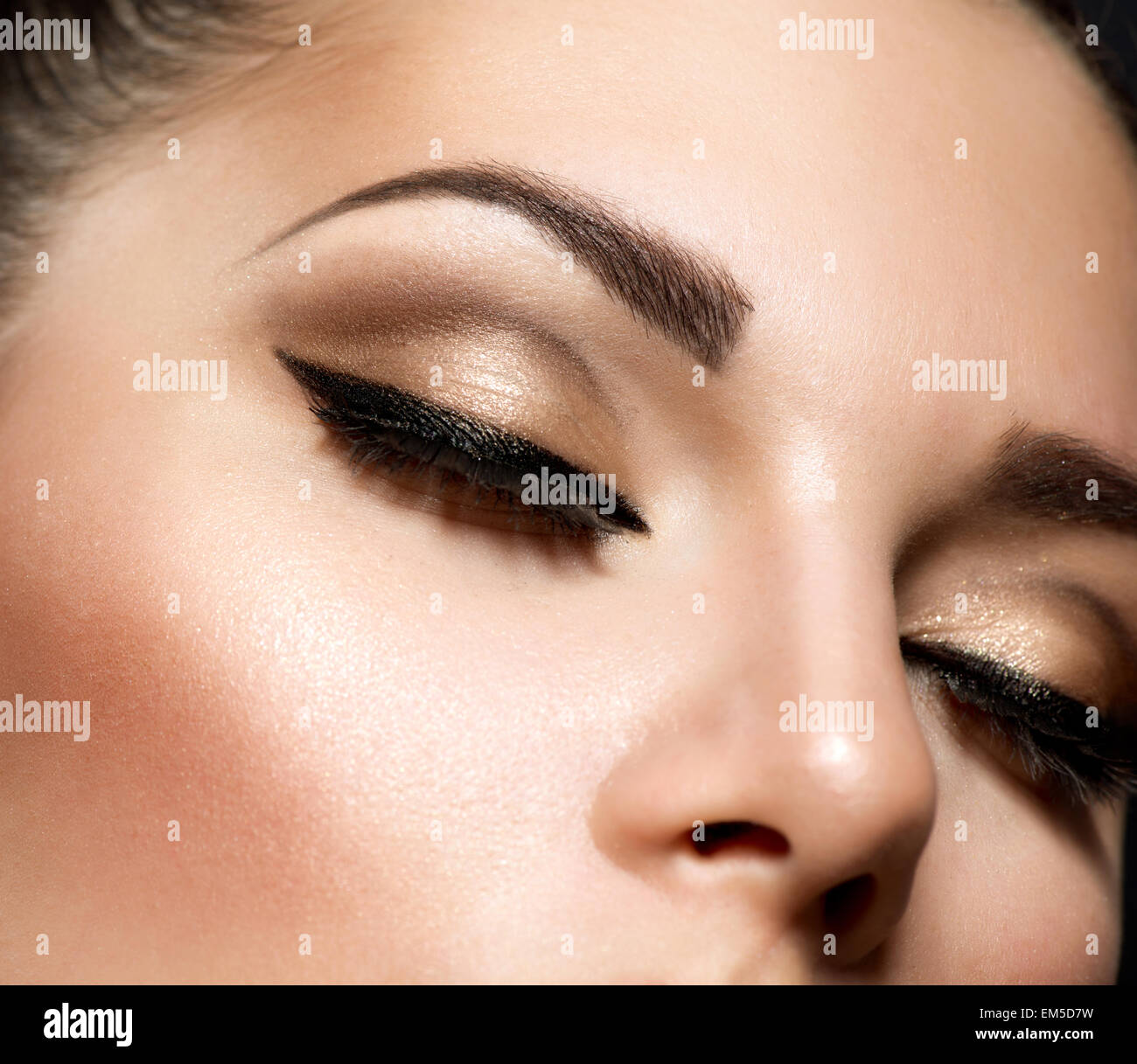 Le maquillage des yeux. De beaux yeux style rétro Make-up Photo Stock -  Alamy