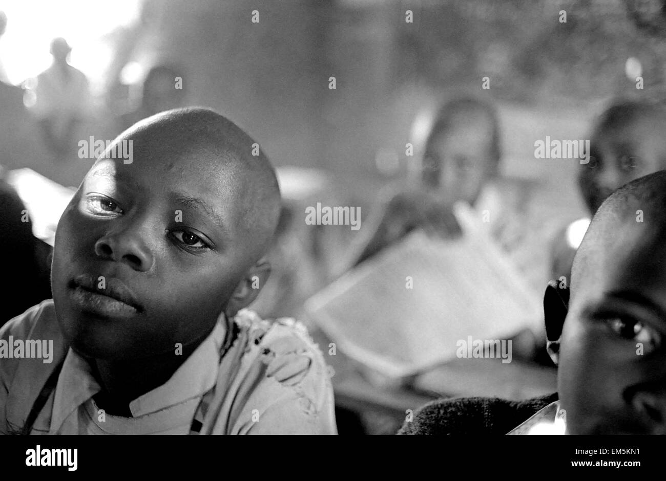 Les enfants dans une école catholique, ikutha Kitui, Kenya. L'éducation est l'avenir non seulement le développement du pays mais de la prévention de maladies comme le SIDA. Au Kenya, 68  % des enfants terminer 5e année de l'enseignement primaire et 31  % des enfants et 28  % de filles dans les classes secondaires. Banque D'Images
