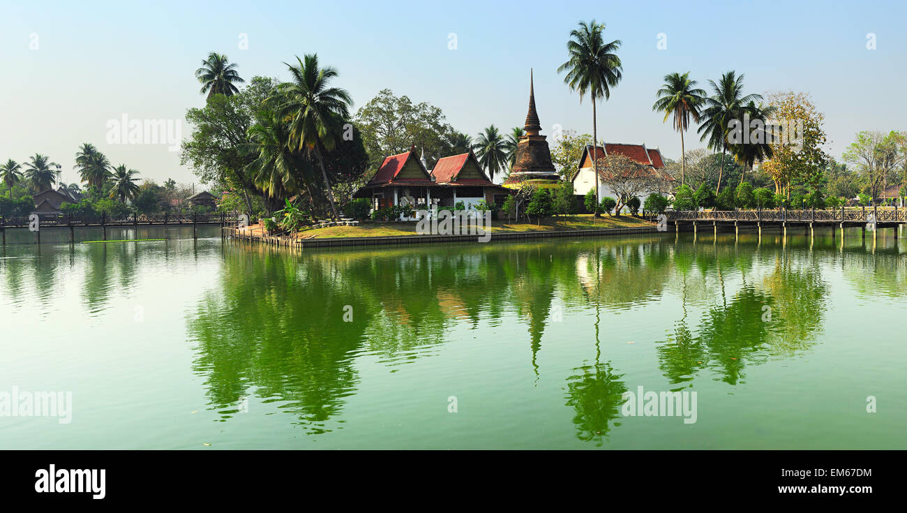 Le parc historique de Sukhothai ruines anciennes d'un chapiteau de la royaume de Sukhothai au 13ème et 14ème siècles, la Thaïlande Banque D'Images