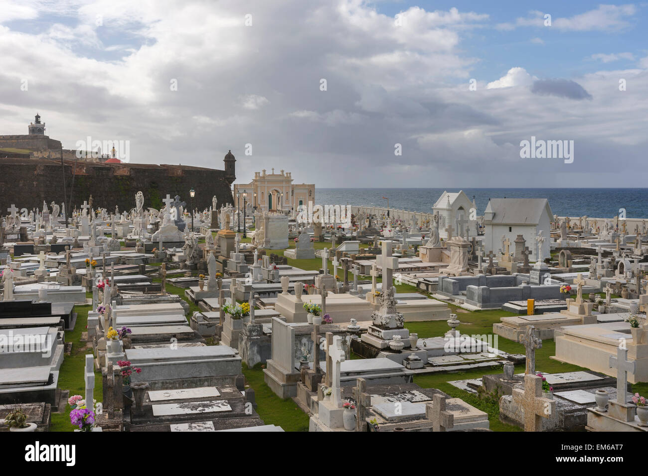 Maria Magdalena de cimetière avec Castello San Felipe del Morro. Banque D'Images