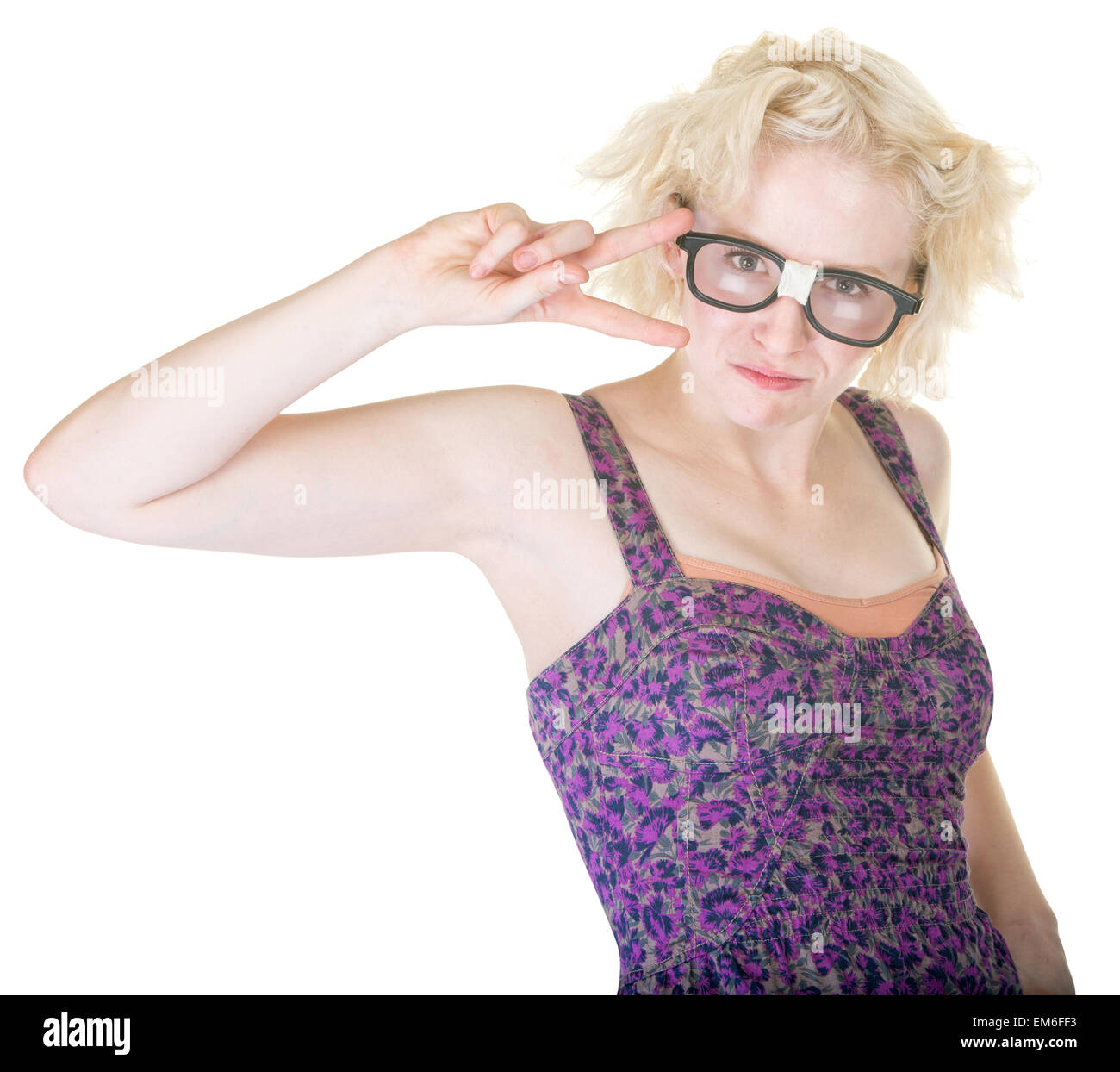 Nerd montrant Signe de Paix Banque D'Images