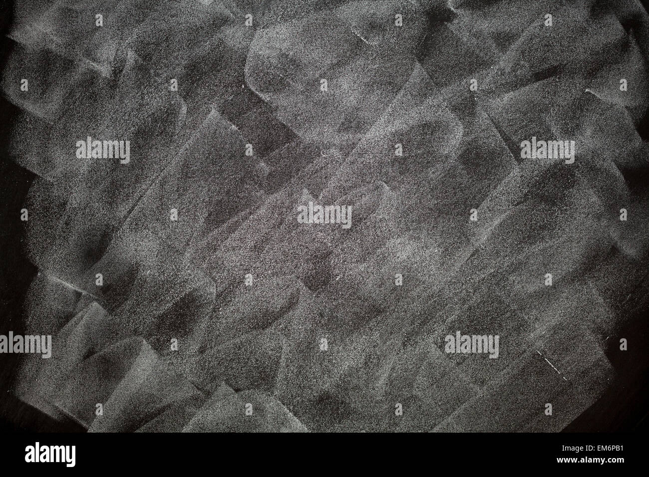 Tableau Style rétro Arrière-plan noir gris anthracite Tableau blanc avec traces de gomme de poussière Banque D'Images