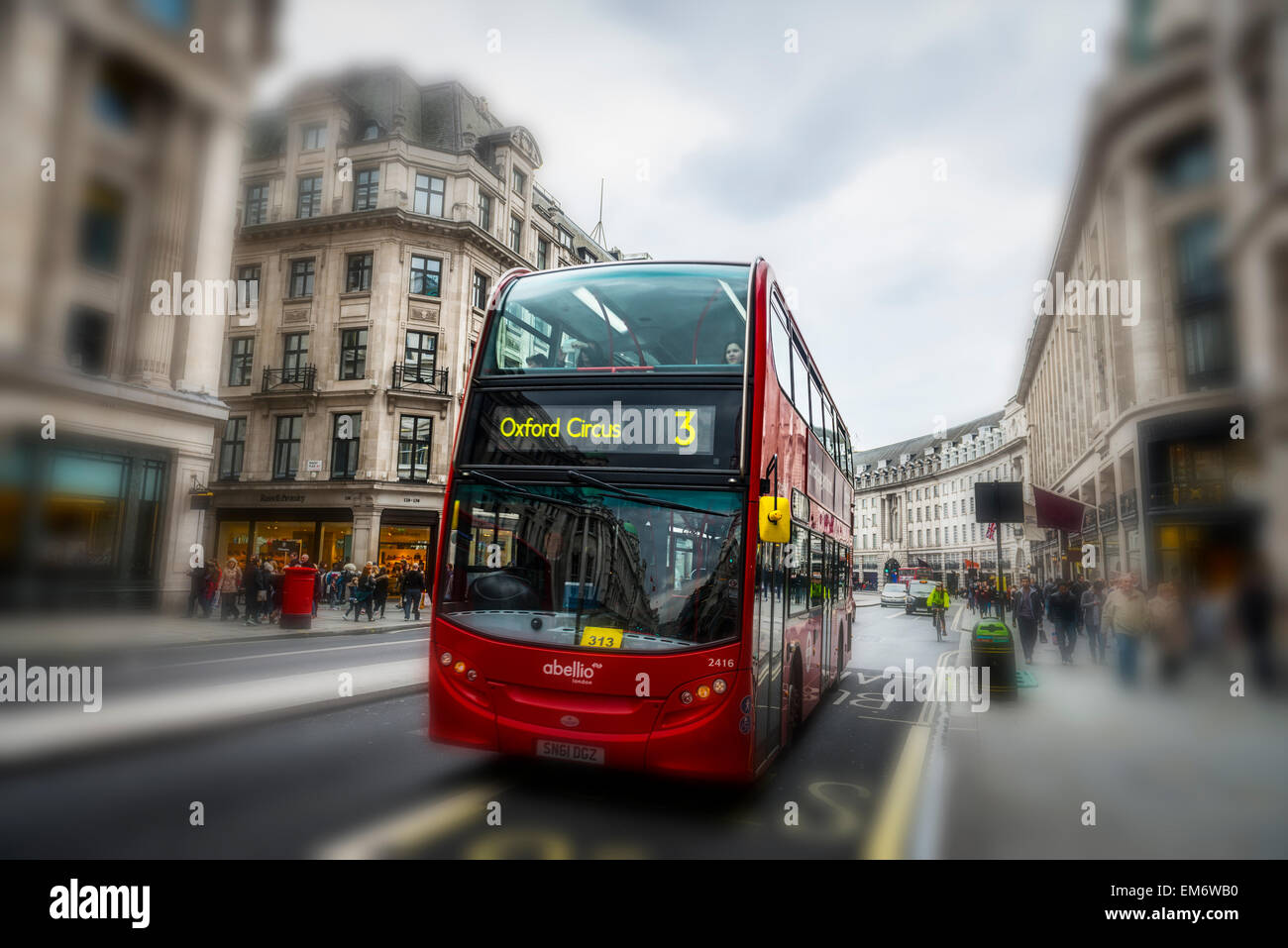 Les bus de Londres Londres est l'une des icônes du principal, l'archétype d'entrée de l'arrière rouge t'être reconnus dans le monde entier. Banque D'Images