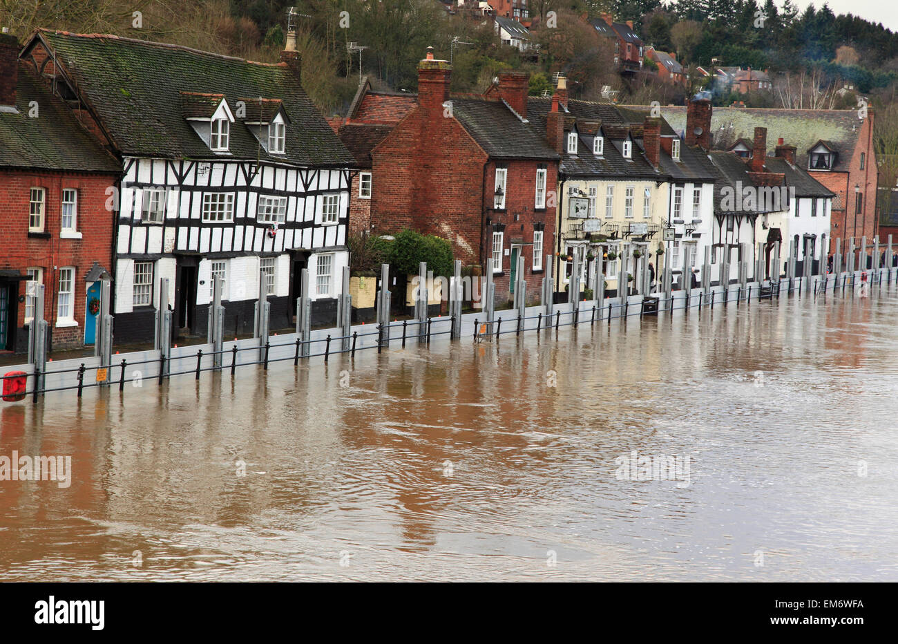 Les défenses contre les inondations la rivière Severn à Bewdley, Worcestershire, Angleterre, Europe Banque D'Images
