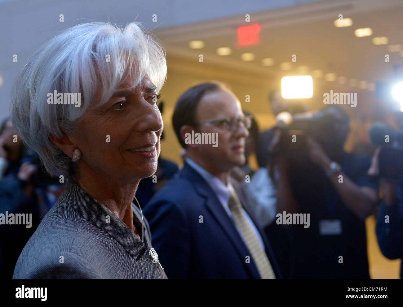 Washington, DC, USA. Apr 16, 2015. Fonds monétaire international (FMI), Christine Lagarde Directeur arrive pour la réunion des ministres des finances du G20 et des gouverneurs de banque centrale à Washington, DC, la capitale des États-Unis, le 16 avril 2015. Credit : Yin Bogu/Xinhua/Alamy Live News Banque D'Images