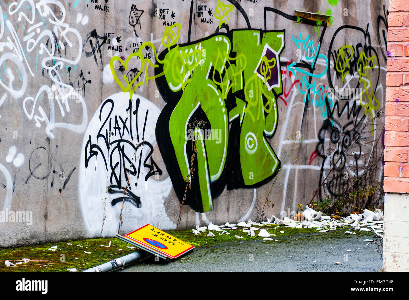 Gustavsberg, Suède, le 9 novembre 2014 : le mur de graffitis dans une ancienne zone industrielle en Gustavsberg en dehors de Stockholm. Banque D'Images