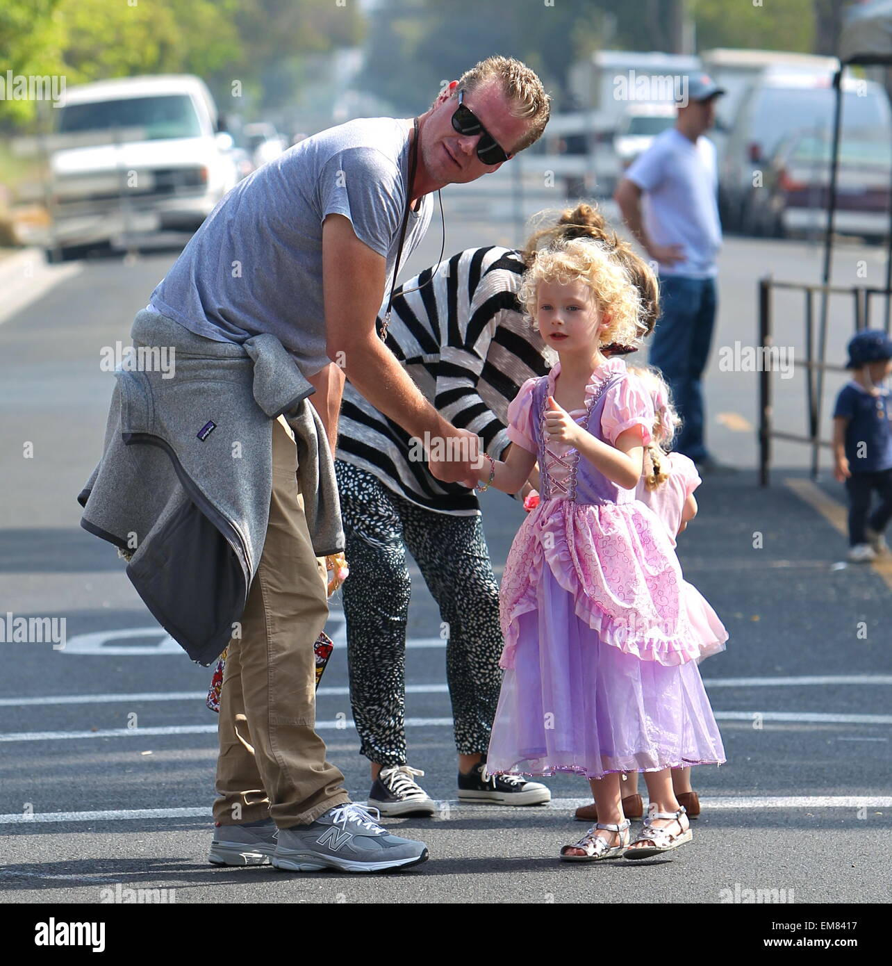 Eric Dane et Rebecca Gayheart prendre leurs filles, Billie et la Géorgie à la marché de fermiers dans la région de Beverly Hills avec : Eric Dane Dane Billie,où : Los Angeles, California, United States Quand : 12 Oct 2014 Banque D'Images