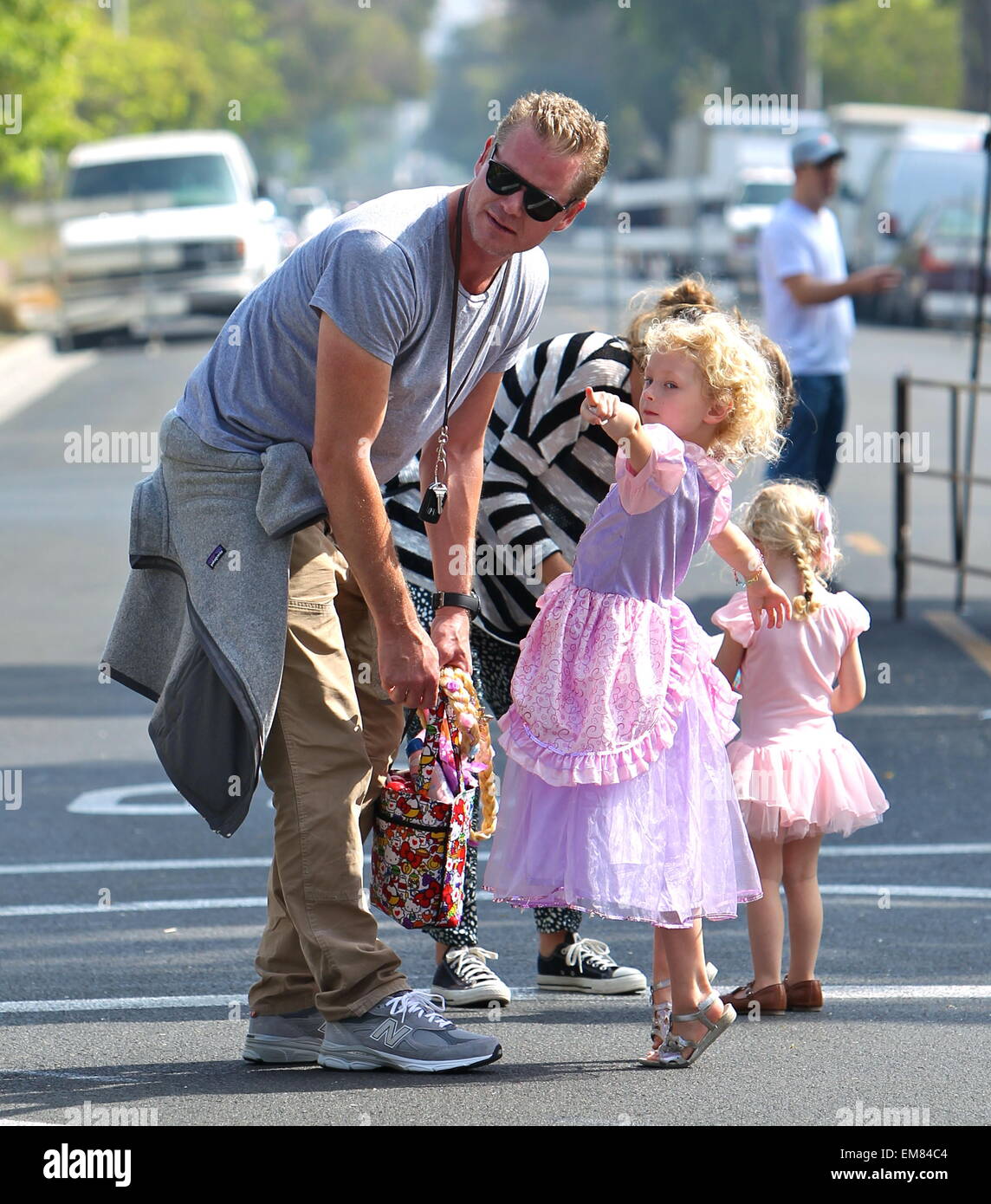 Eric Dane et Rebecca Gayheart prendre leurs filles, Billie et la Géorgie à la marché de fermiers dans la région de Beverly Hills avec : Eric Dane Dane Billie,où : Los Angeles, California, United States Quand : 12 Oct 2014 Banque D'Images
