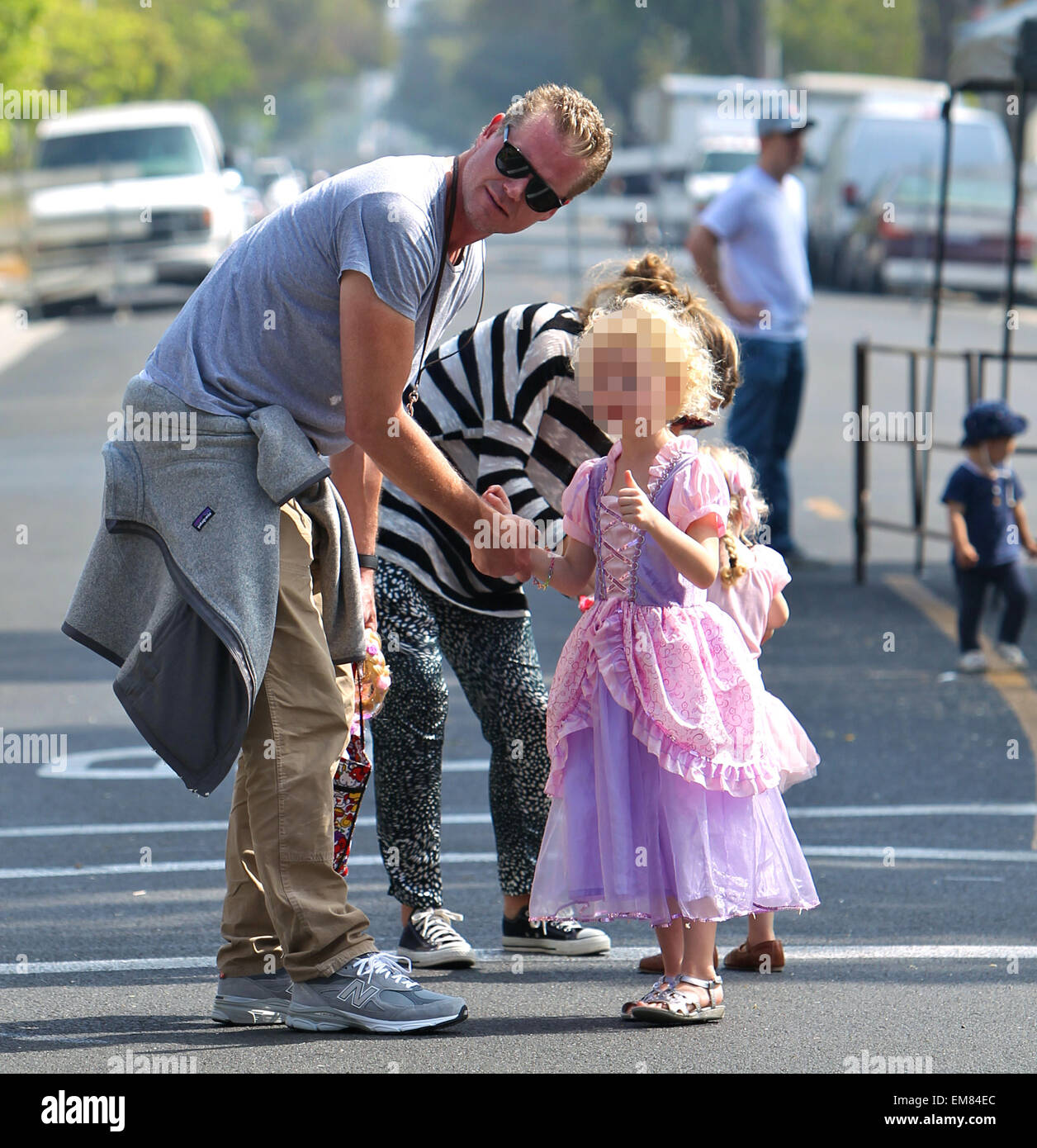 Eric Dane et Rebecca Gayheart prendre leurs filles, Billie et la Géorgie à la marché de fermiers dans la région de Beverly Hills avec : Eric Dane Dane Billie,où : Los Angeles, California, United States Quand : 12 Oct 2014 Banque D'Images