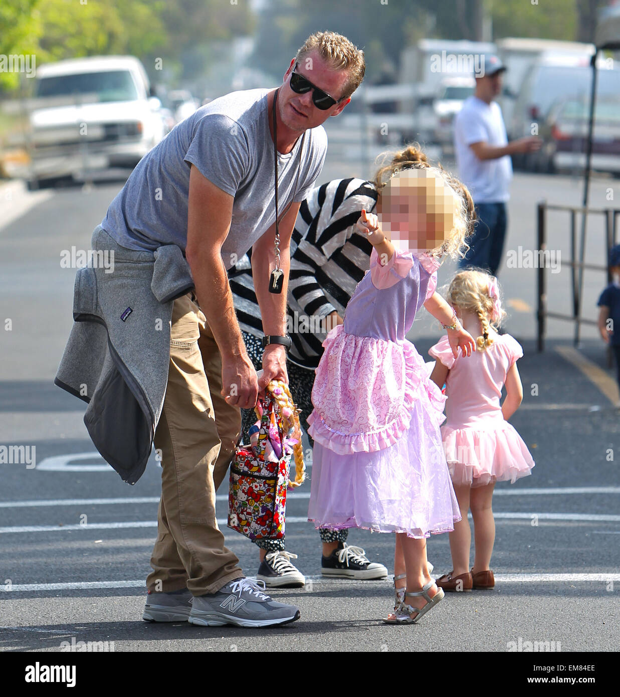 Eric Dane et Rebecca Gayheart prendre leurs filles, Billie et la Géorgie à la marché de fermiers dans la région de Beverly Hills avec : Eric Dane Dane Billie,où : Los Angeles, California, United States Quand : 12 Oct 2014 Banque D'Images