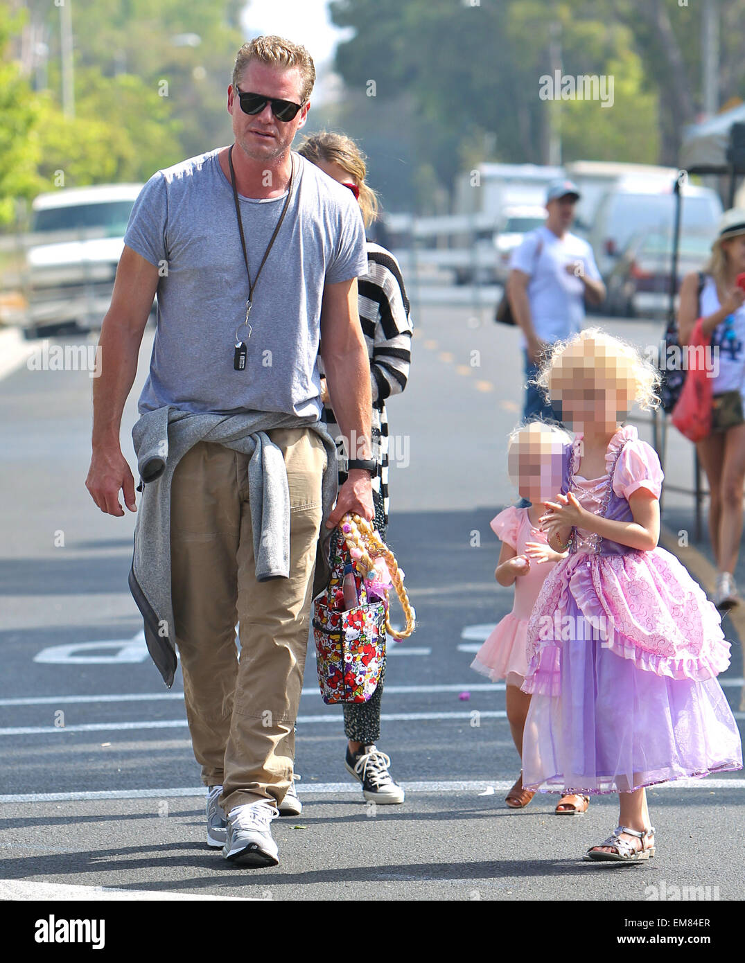 Eric Dane et Rebecca Gayheart prendre leurs filles, Billie et la Géorgie à la marché de fermiers dans la région de Beverly Hills avec : Eric Dane,Billie,Dane Dane la Géorgie où : Los Angeles, California, United States Quand : 12 Oct 2014 Banque D'Images