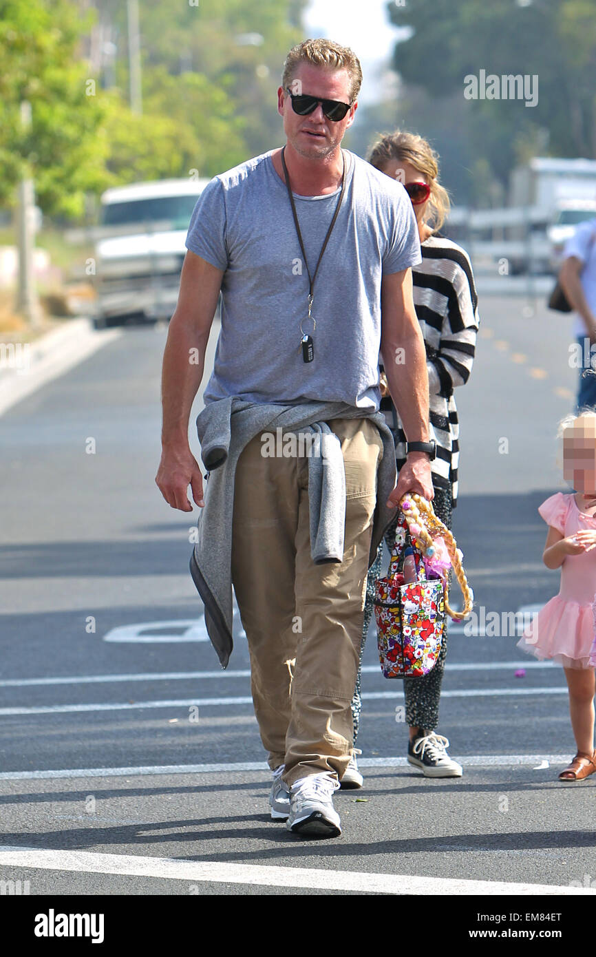 Eric Dane et Rebecca Gayheart prendre leurs filles, Billie et la Géorgie à la marché de fermiers dans la région de Beverly Hills avec : Eric Dane Dane,Géorgie Où : Los Angeles, California, United States Quand : 12 Oct 2014 Banque D'Images