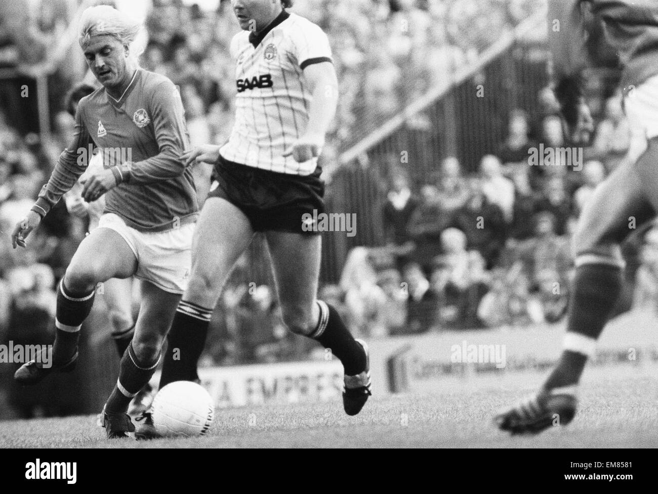 Ligue anglaise DivisionTwo match à Fratton Park. Portsmouth 1 v Manchester City 2. Le Portsmouth Alan Biley chasse après la balle. 10 septembre 1983. Banque D'Images