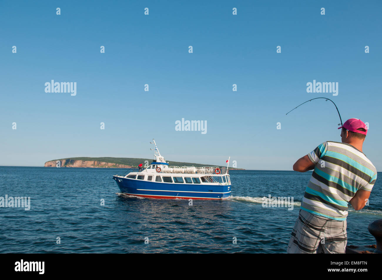 Man fishing Percé Gaspésie Banque D'Images