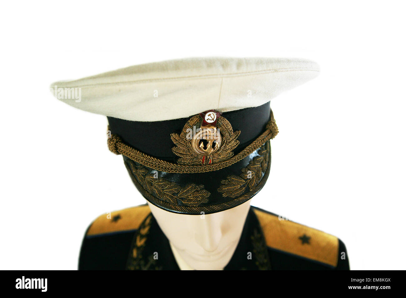 Officier de la marine en uniforme soviétique isolé de l'amiral Banque D'Images