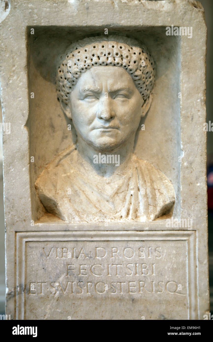 Stèle funéraire en marbre de Vibia Drosis. Au début de la période romaine, Flavian. 69-80 AD. Metropolitan Museum of Art de New York. USA. Banque D'Images