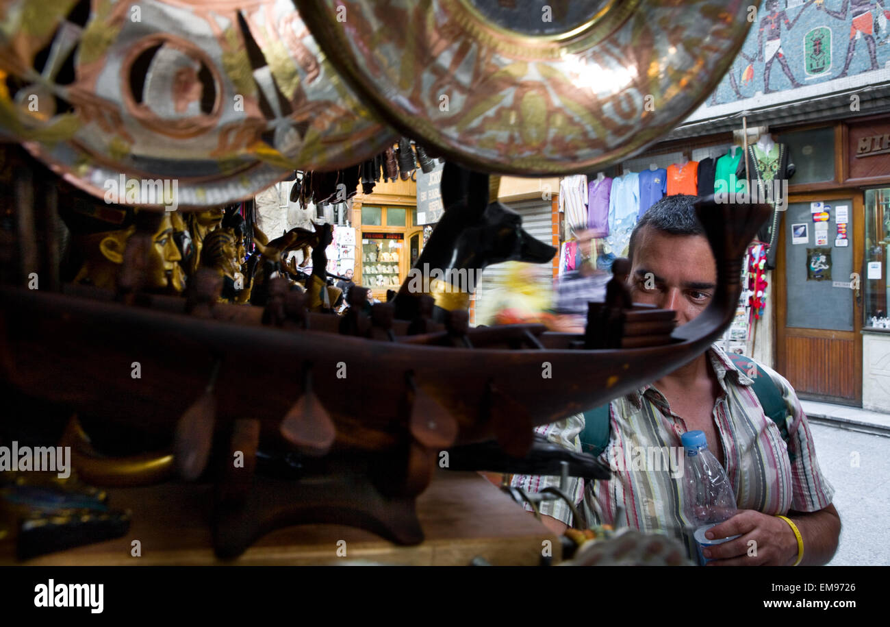 Scène du bazar Khan El Khalili au Caire, un grand souk dans le quartier islamique du Caire, Egypte Banque D'Images