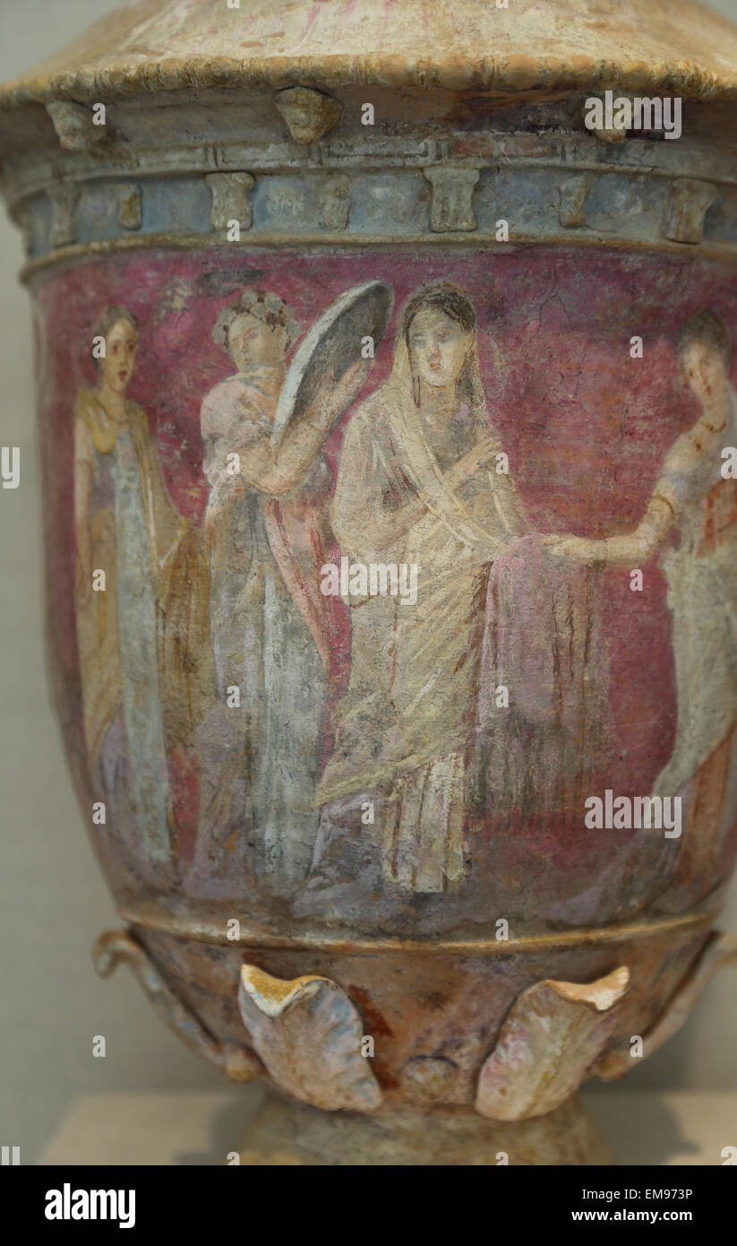 Vase en terre cuite. Le grec, le Sicilien. Centuripe, 3ème-2ème siècle avant JC. Quatre femmes. La scène montre une mariée entourée par des préposés. Banque D'Images