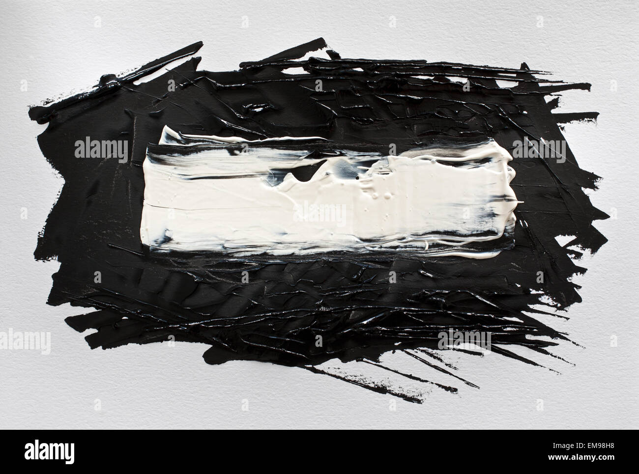 Aquarelle abstraite noir coups de pinceau acrylique Peinture sur papier blanc. Copier l'espace. Banque D'Images