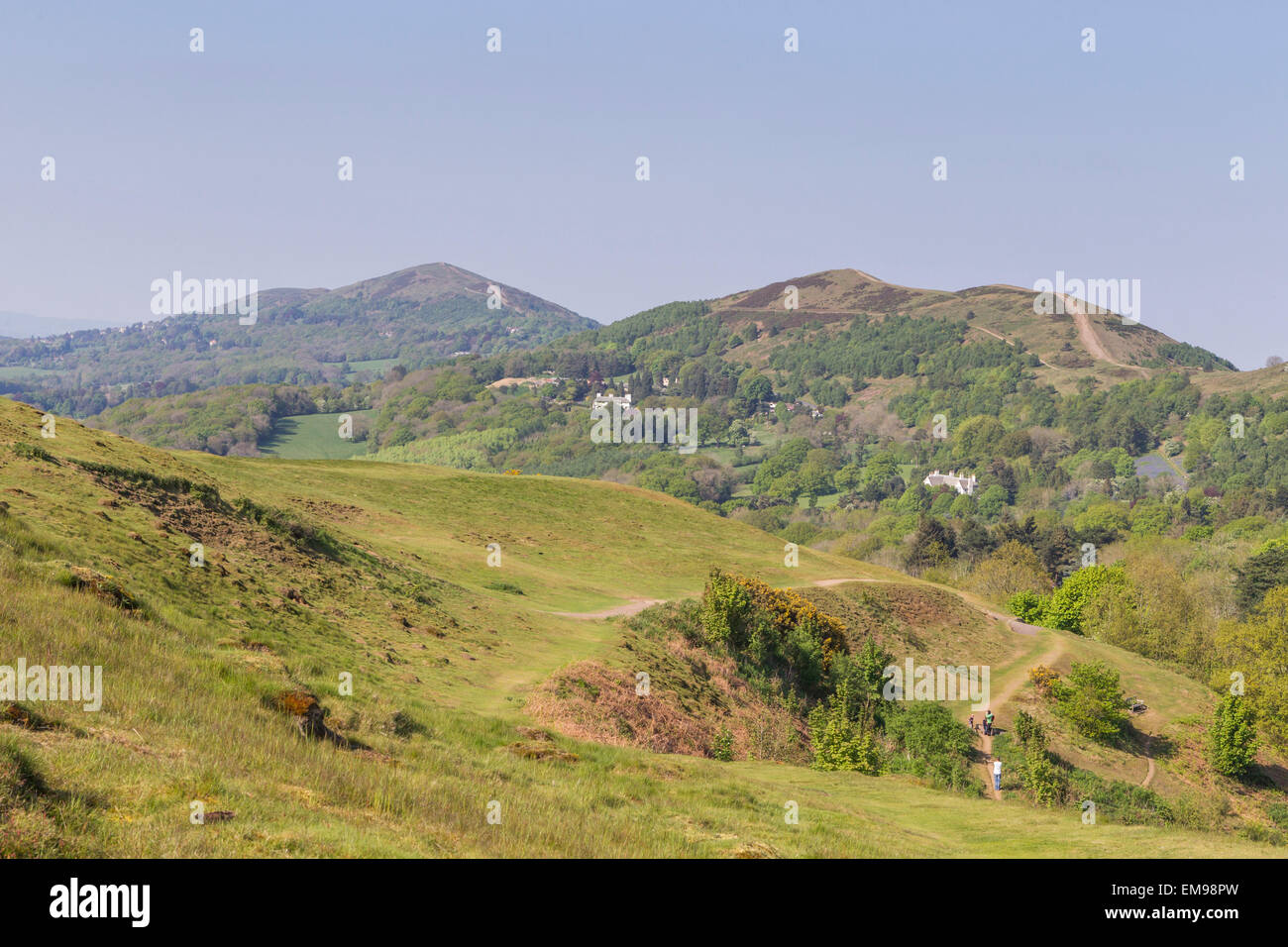 Vue du camp britannique Hereford Beacon avec vue sur collines de Malvern à distance Banque D'Images