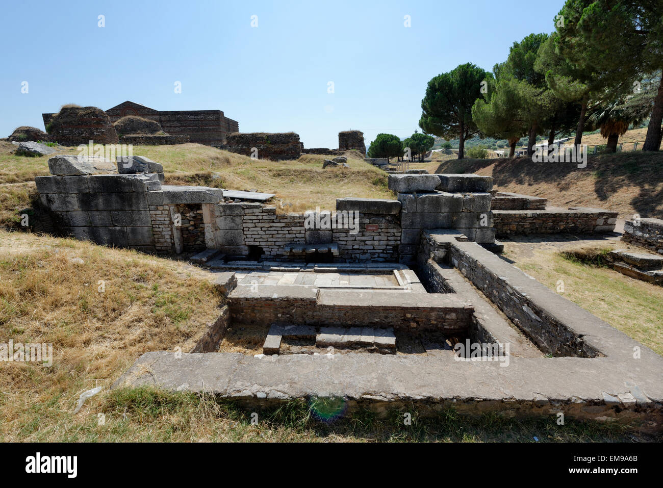 Époque byzantine des latrines publiques ou des toilettes à l'ancienne ville sardes, SART, la Turquie moderne de jour. Banque D'Images
