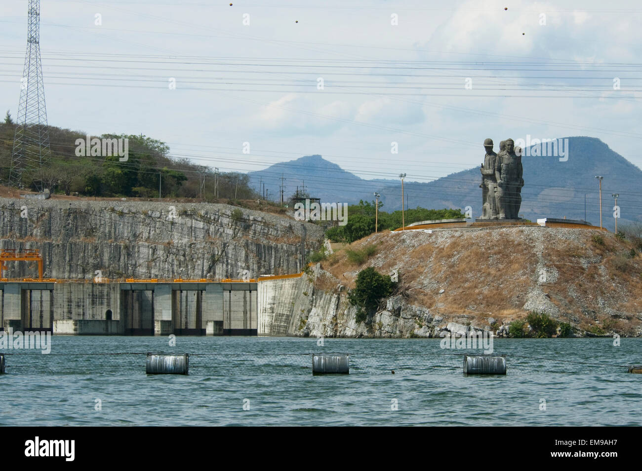 Statue pour les travailleuses et travailleurs du barrage de Chicoasen