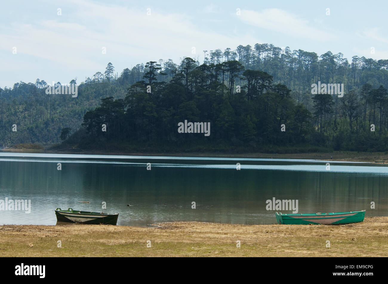 Bateau sur la rive de la Laguna de Montebello, Lagos de Montebello Parc National, Chiapas, Mexique Banque D'Images