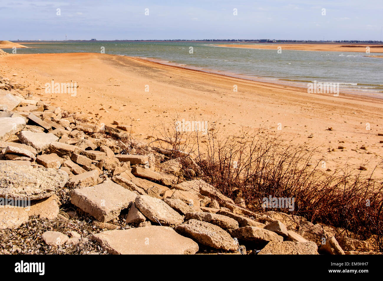 Sécheresse lac Hefner, un approvisionnement en eau municipal, situé à Oklahoma City, Oklahoma, USA. Banque D'Images