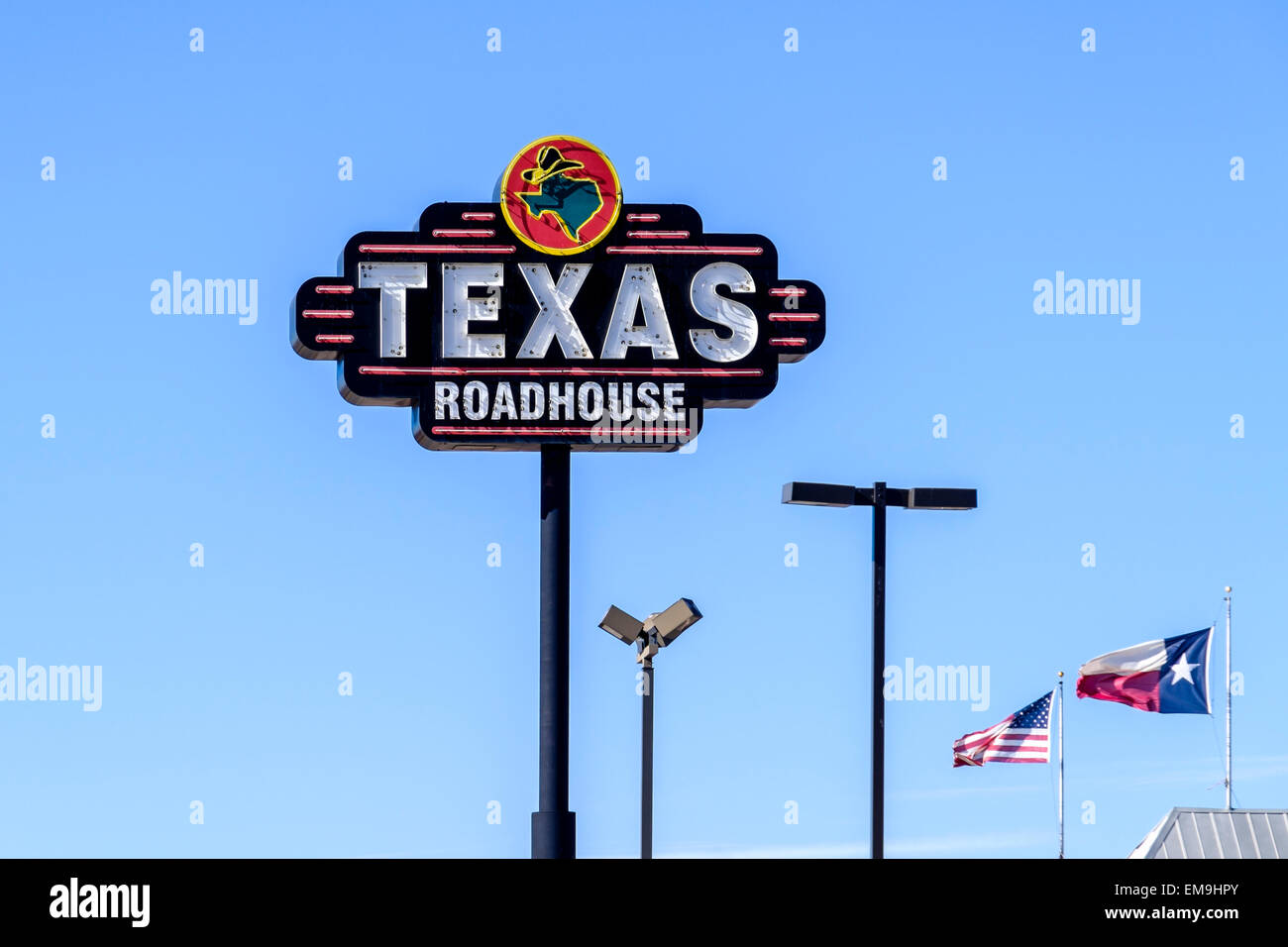 Un pole sign advertising la chaîne Texas Roadhouse restaurant à Oklahoma City, Oklahoma, USA. Banque D'Images