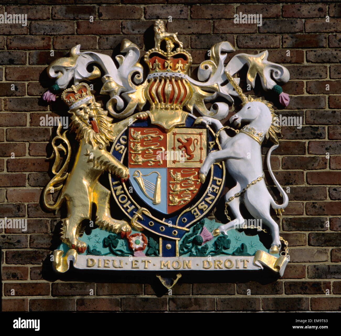 Armoiries royales sur les mots Dieu et mon droit, le français pour Dieu