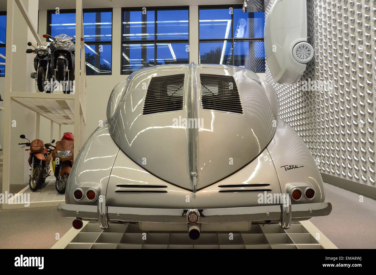 La Tatra 87 était une voiture construite par fabricant tchécoslovaque Tatra. Toujours impressionnant avec sa voiture futuriste design ! Banque D'Images
