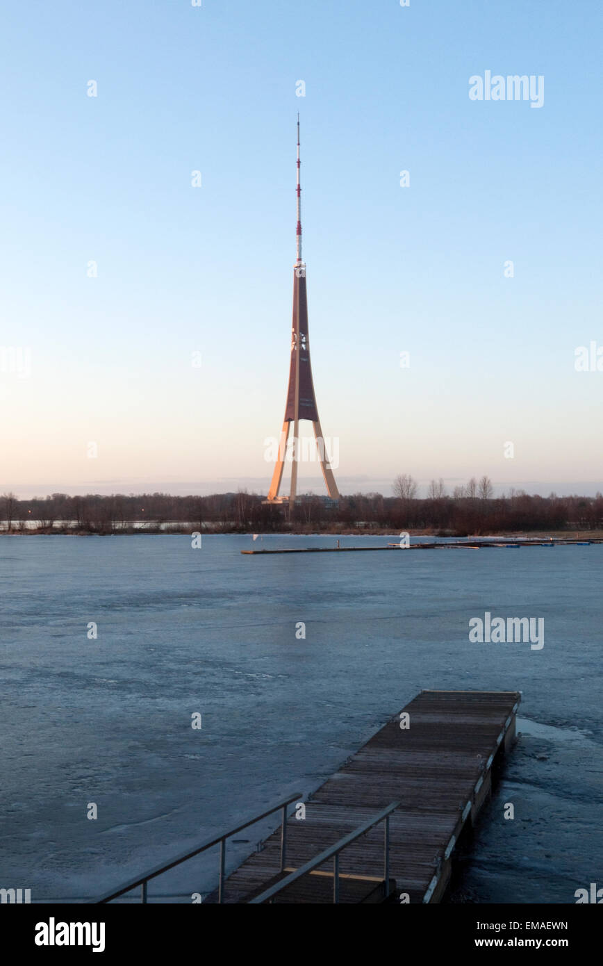 La Radio de Riga et la tour de télévision, Daugava, Riga, Lettonie Banque D'Images