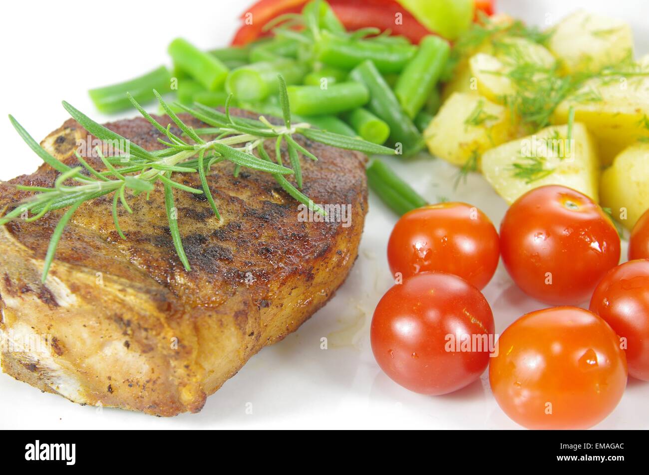 À partir de la viande avec des légumes sur la plaque grill Banque D'Images